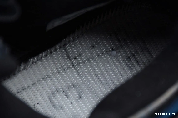 4 CI1184-001 CI1184-001 LASER RETRO BLACK AIR JORDAN 0304